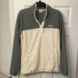 Columbia Two-Tone Gray and Cream Fleece Pullover